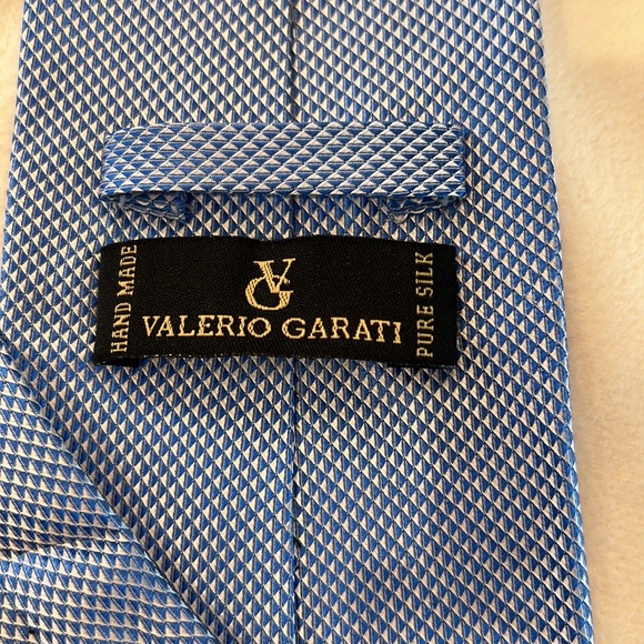 Valerio Garati Blue and Silver Tie 100% Silk and Cufflinks - Picture 6 of 13